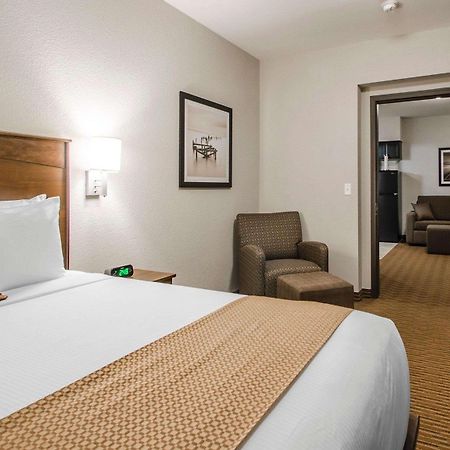Quality Inn & Suites Estevan Exteriér fotografie