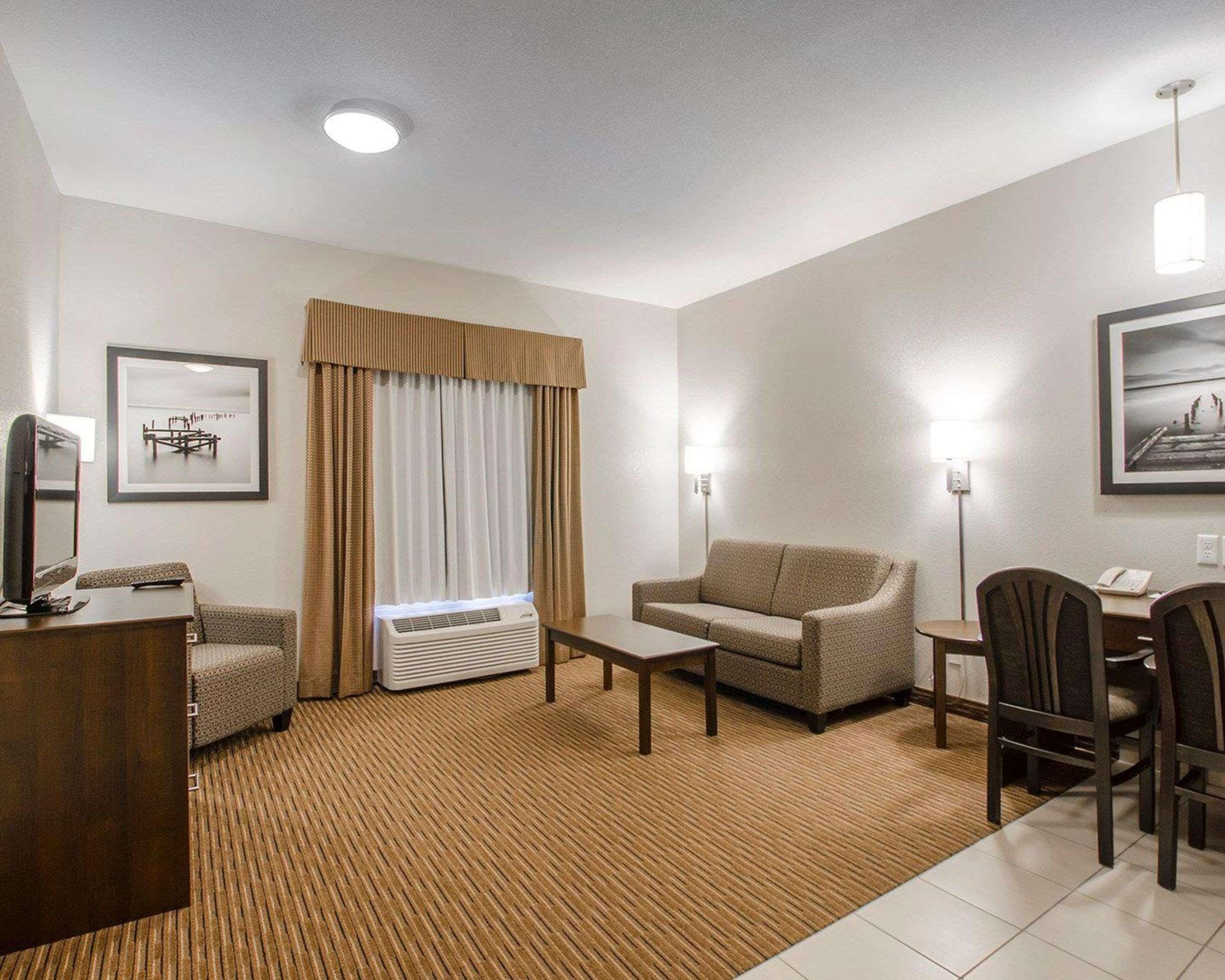 Quality Inn & Suites Estevan Exteriér fotografie