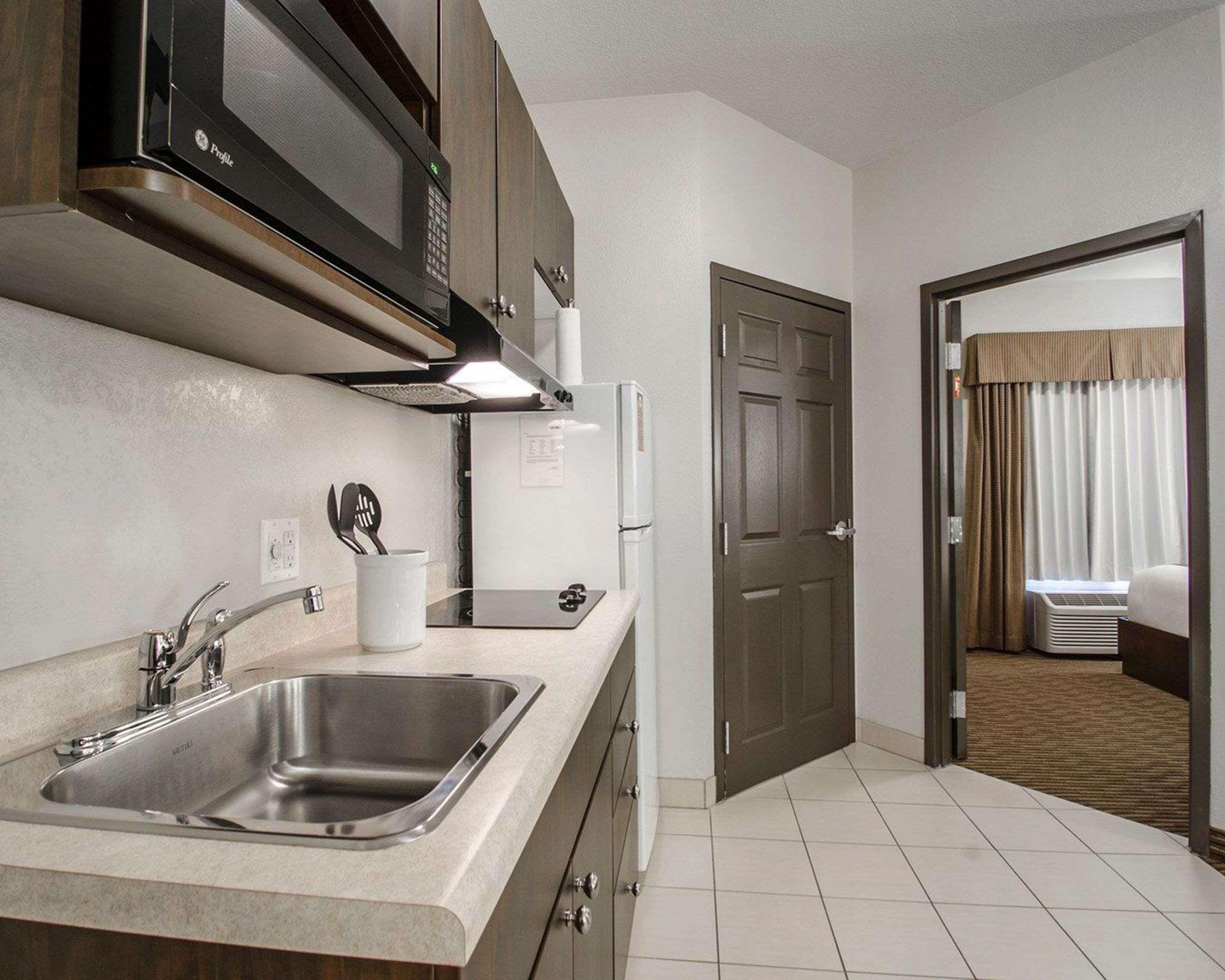 Quality Inn & Suites Estevan Exteriér fotografie