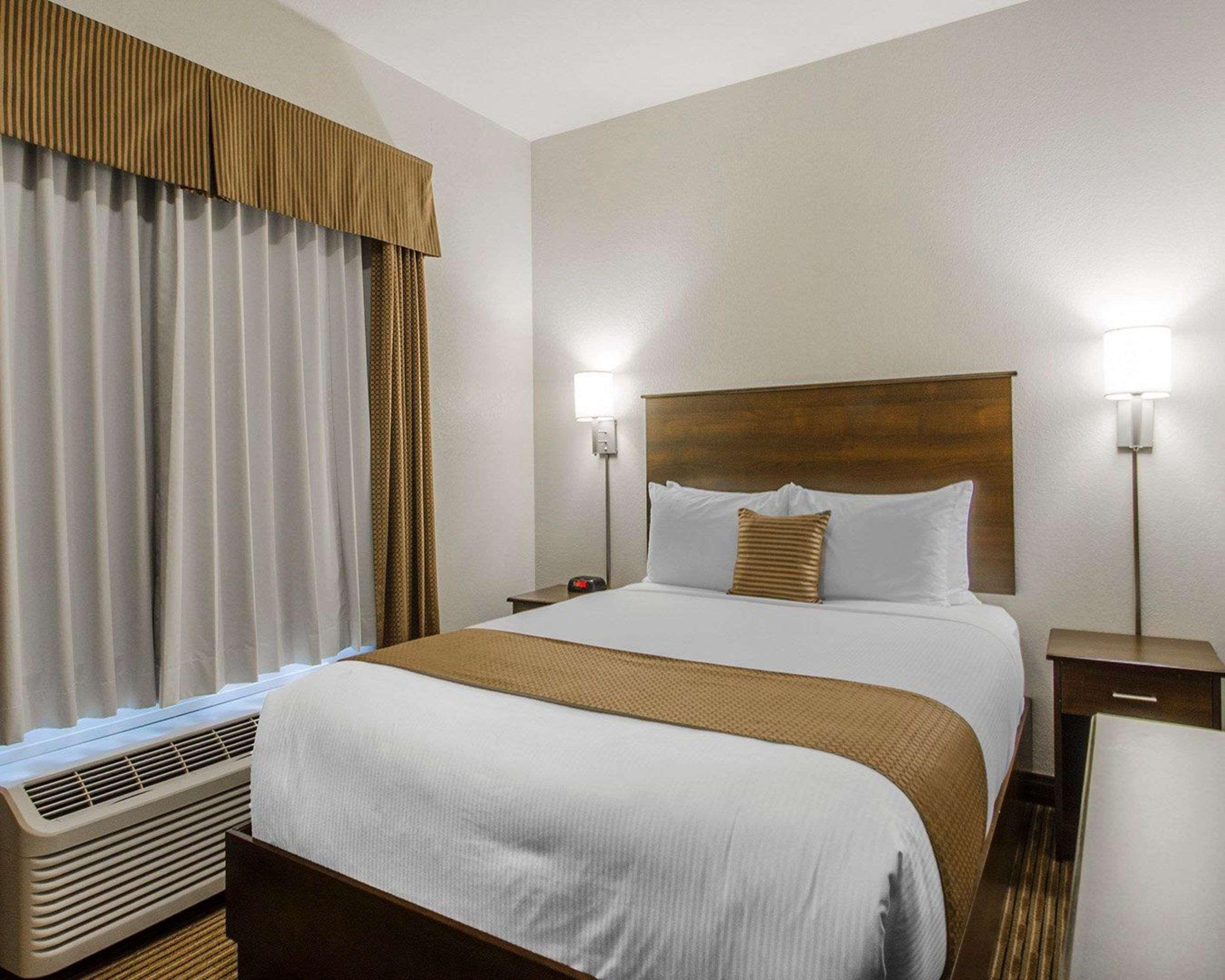 Quality Inn & Suites Estevan Exteriér fotografie