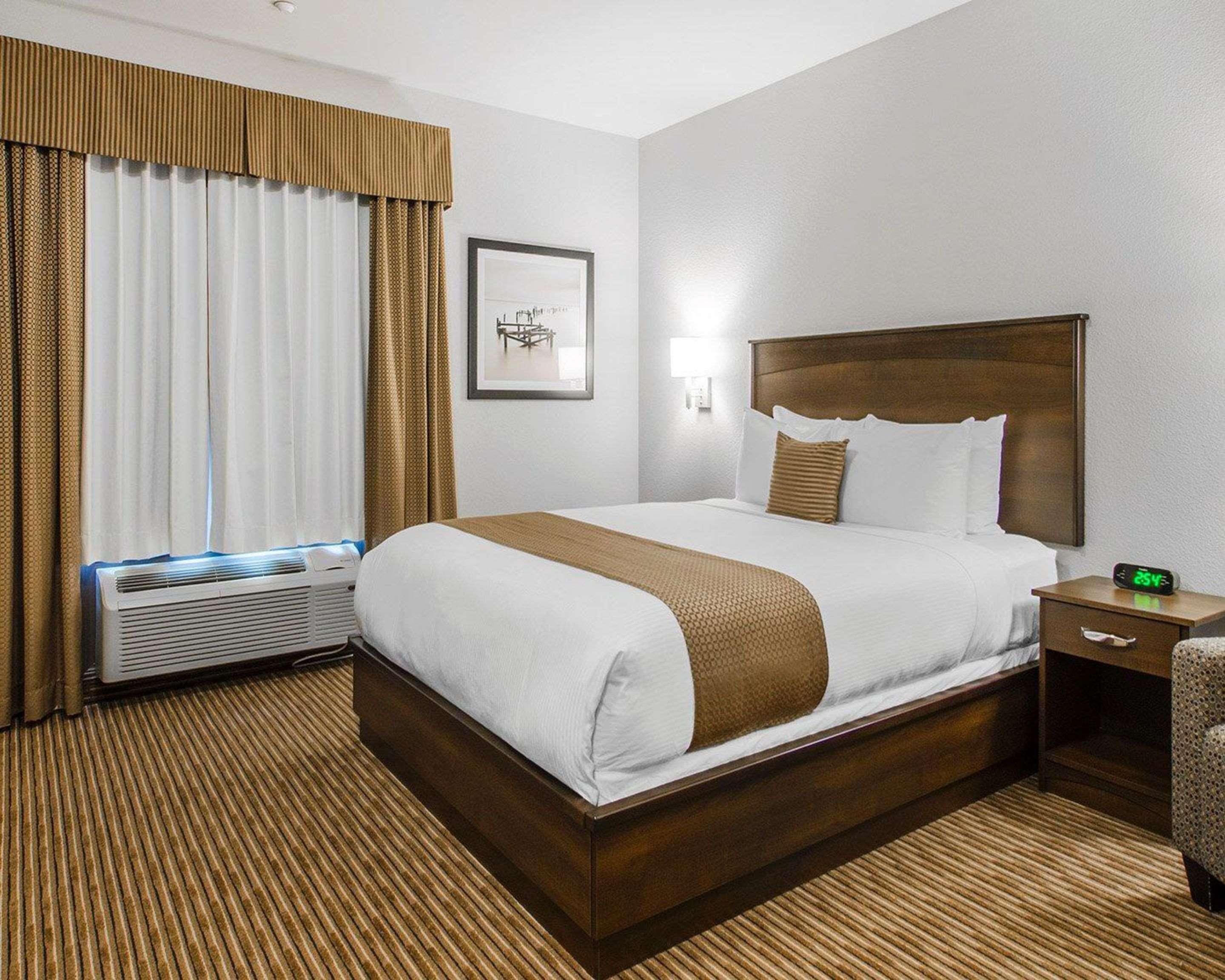 Quality Inn & Suites Estevan Exteriér fotografie