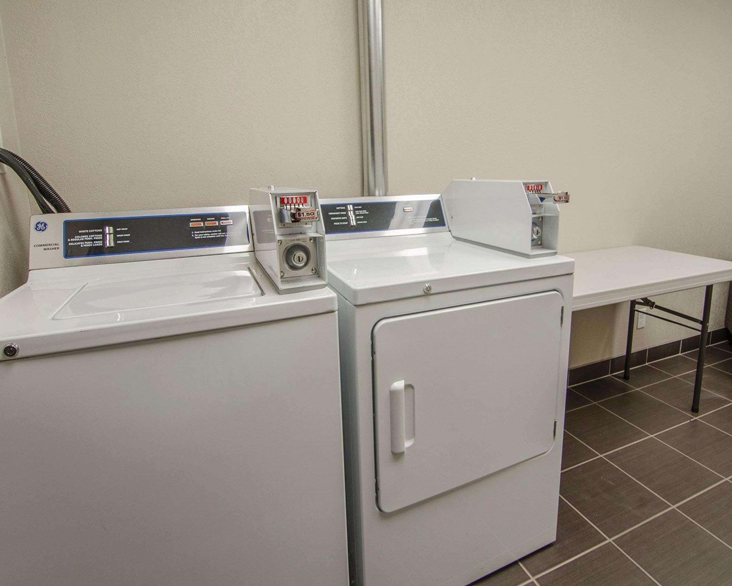 Quality Inn & Suites Estevan Exteriér fotografie
