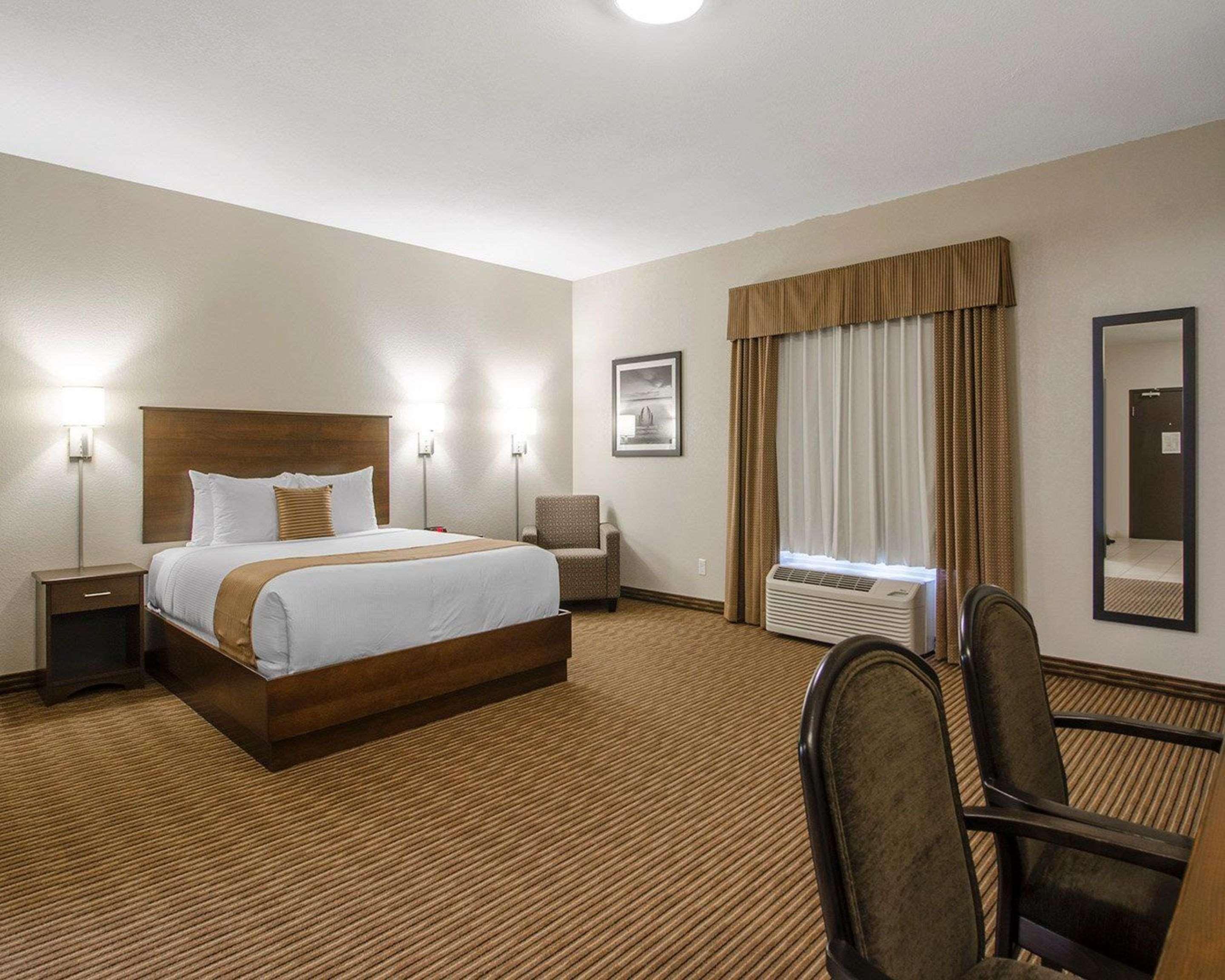 Quality Inn & Suites Estevan Exteriér fotografie