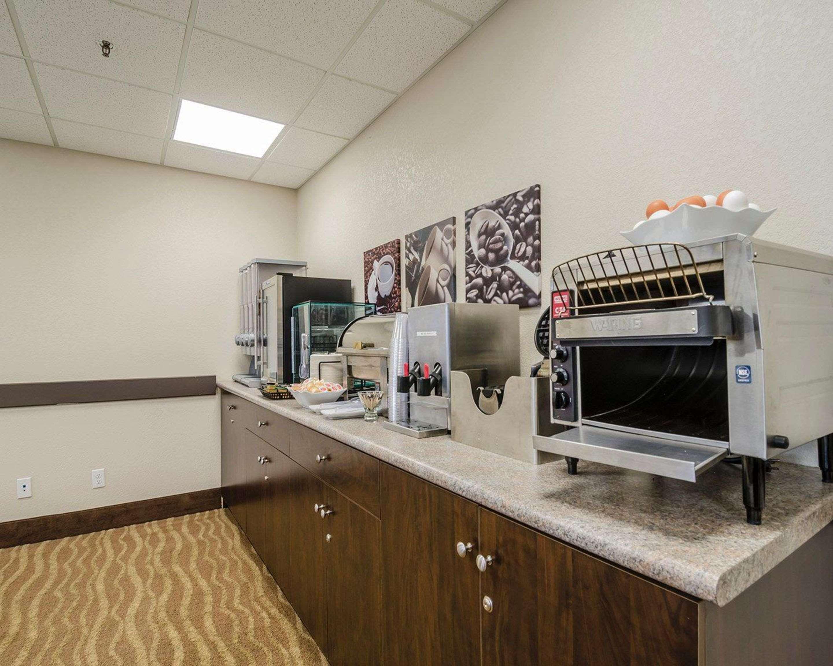 Quality Inn & Suites Estevan Exteriér fotografie