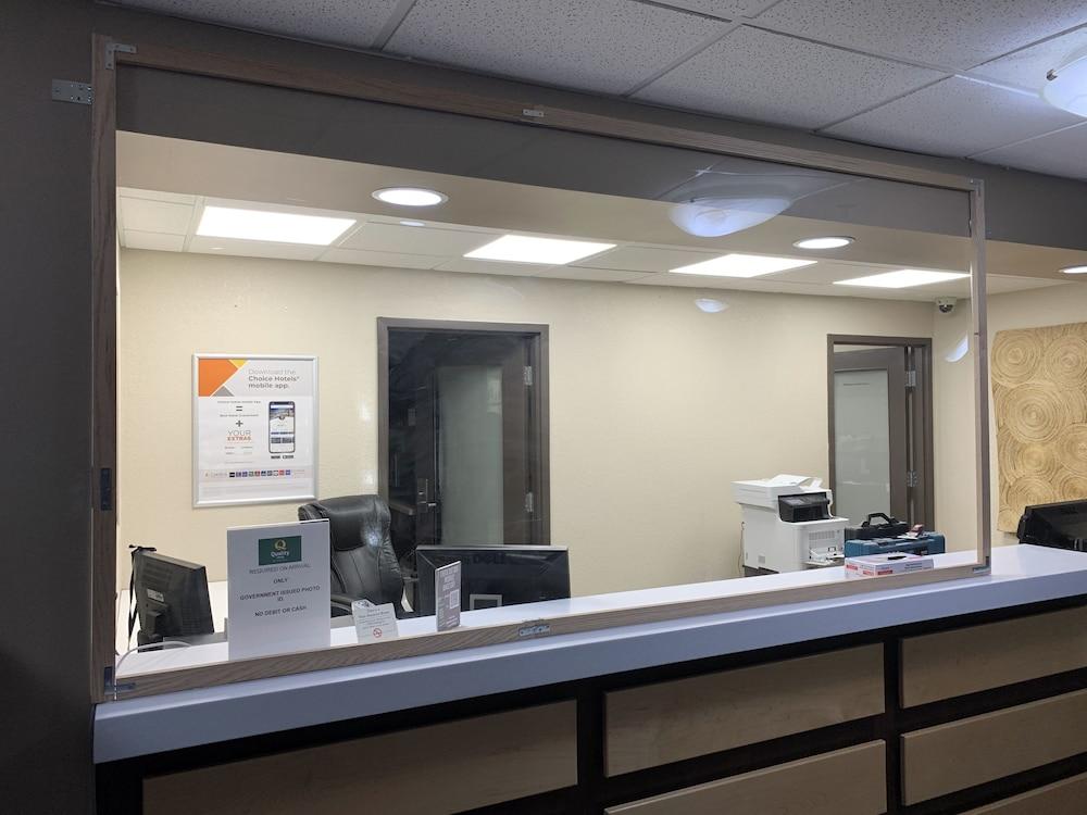 Quality Inn & Suites Estevan Exteriér fotografie